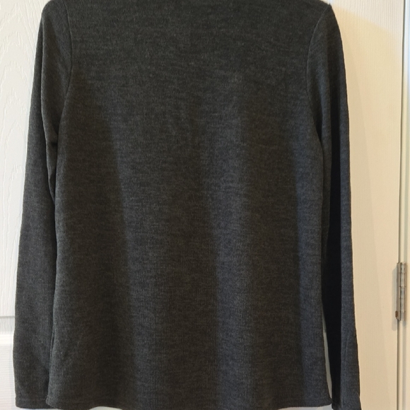 OLIVE Ruffle TOP - Picture 6 of 7